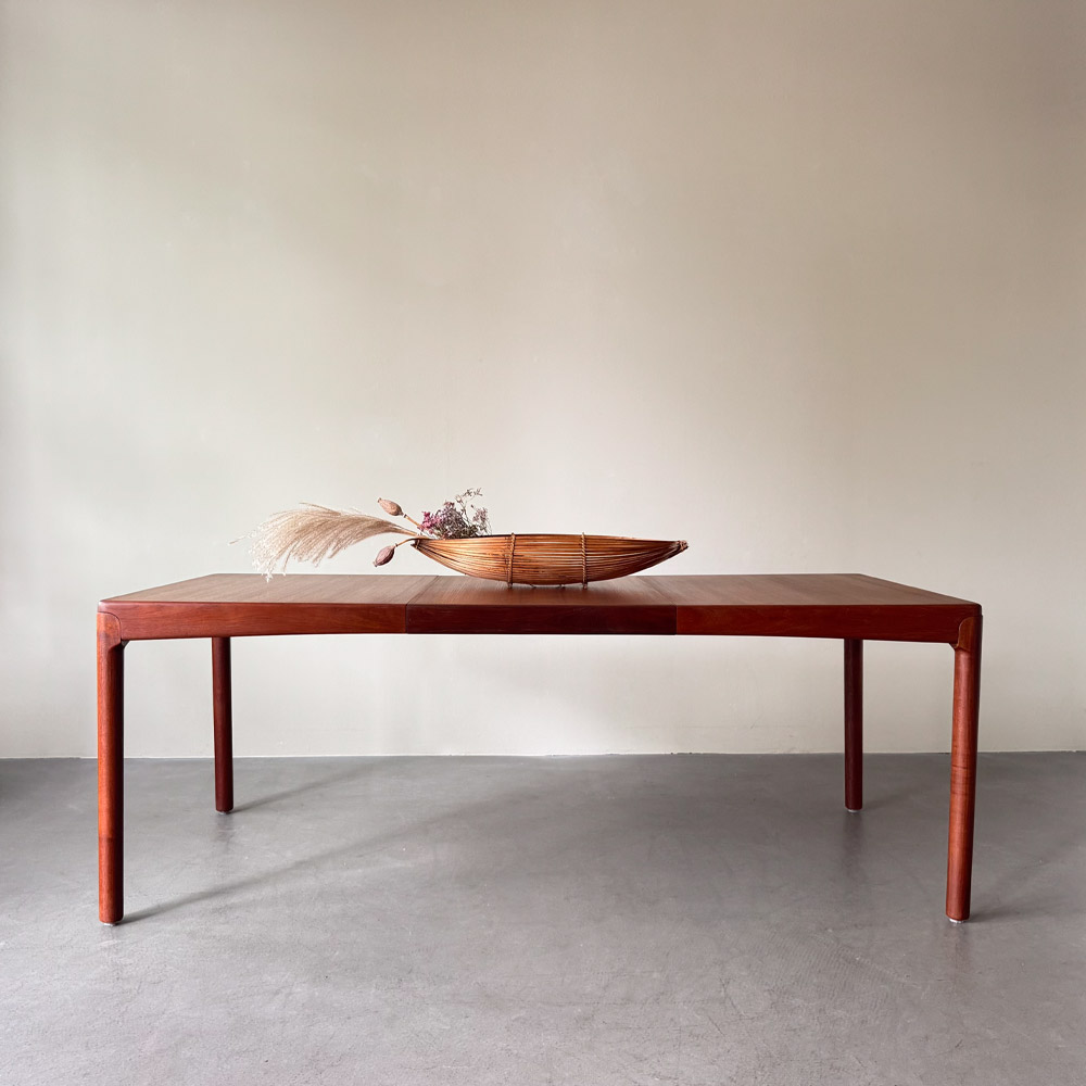 H.W. Klein Teak Esstisch