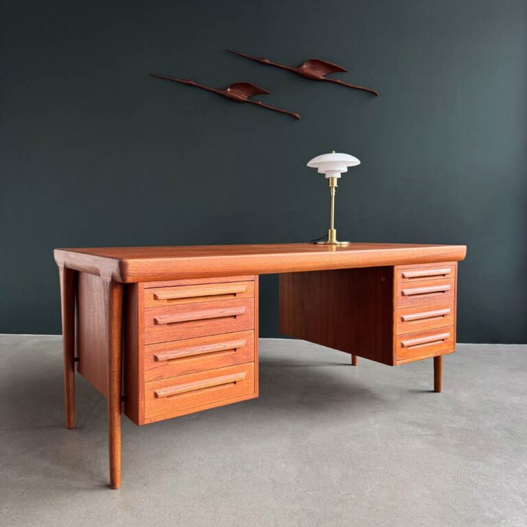 Kofod Larsen Teak Schreibtisch