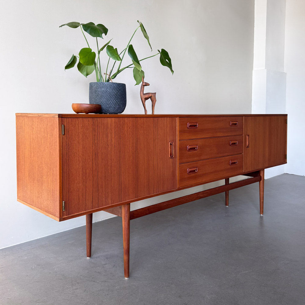 Vintage Sideboard mit Flügeltüren, Teakholz