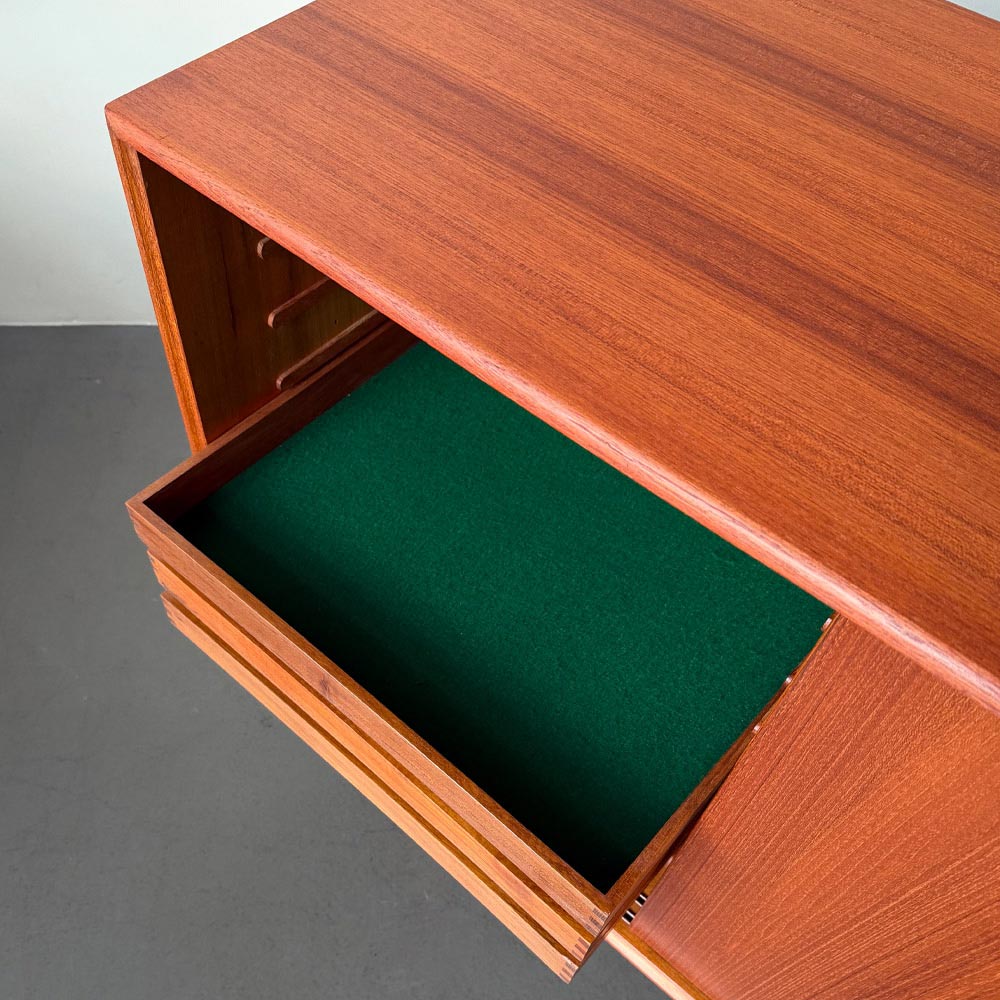 Mid-century Highboard mit Schubladen