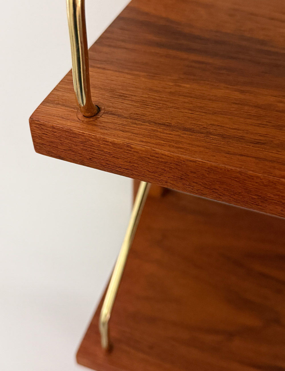 Teak Wandregal, Mid-century mit Schrank